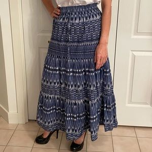 Fun long Mudd white and blue skirt size medium